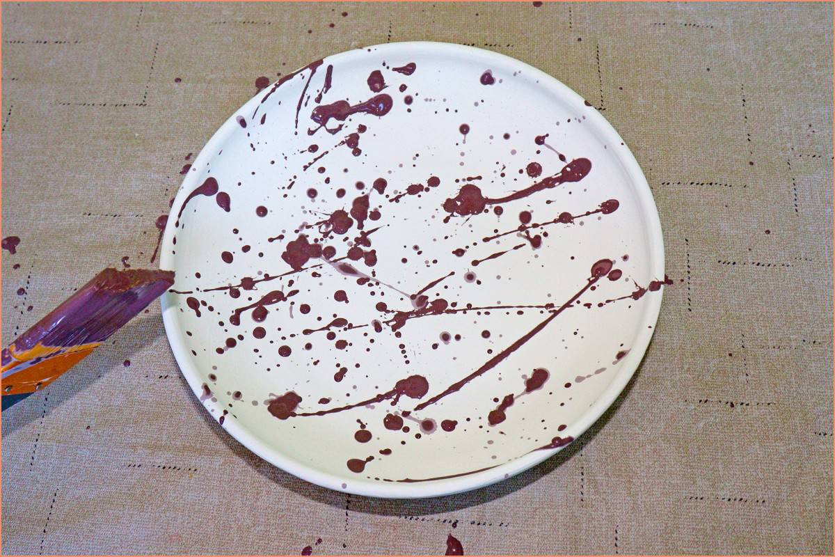 a picture of splattering glaze