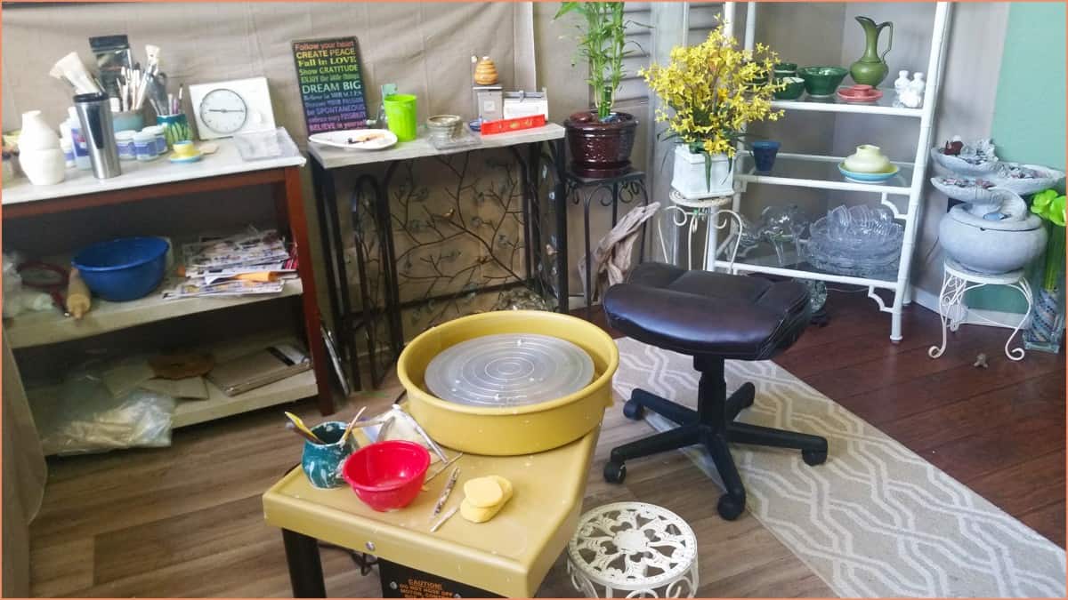 Online vs In-Person Pottery Classes - A Beginners Guide Online Pottery Convenience