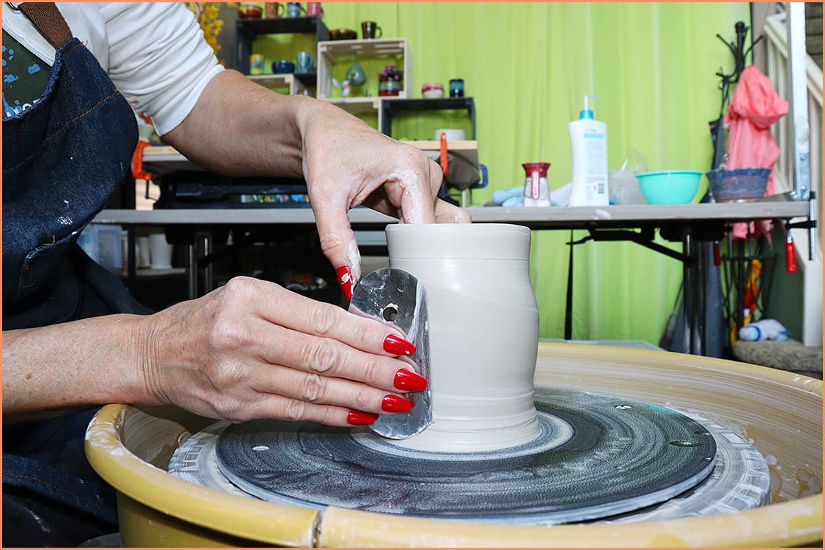 Throwing with a medal rib 1 1