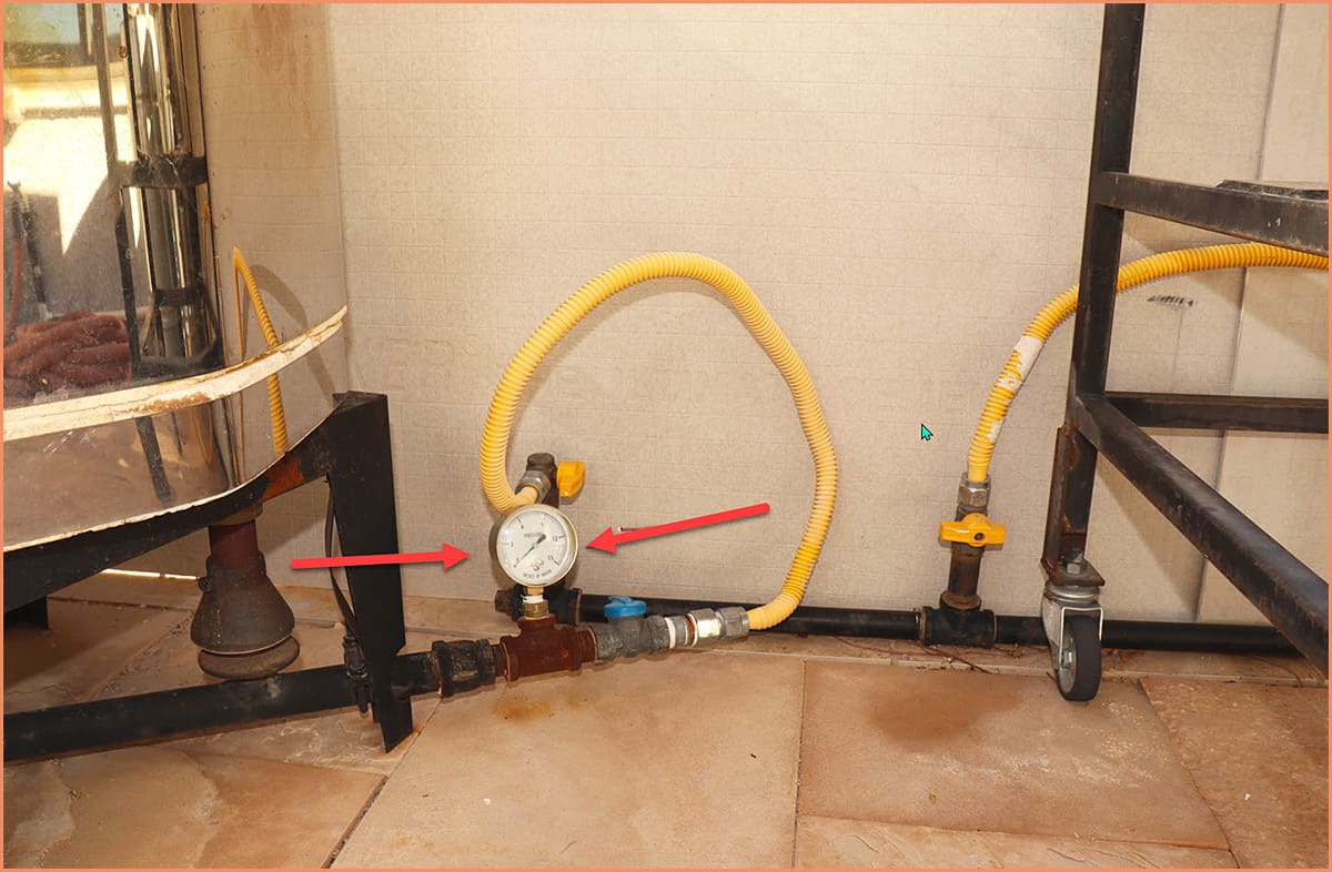 an image of a gas kiln presure gauge